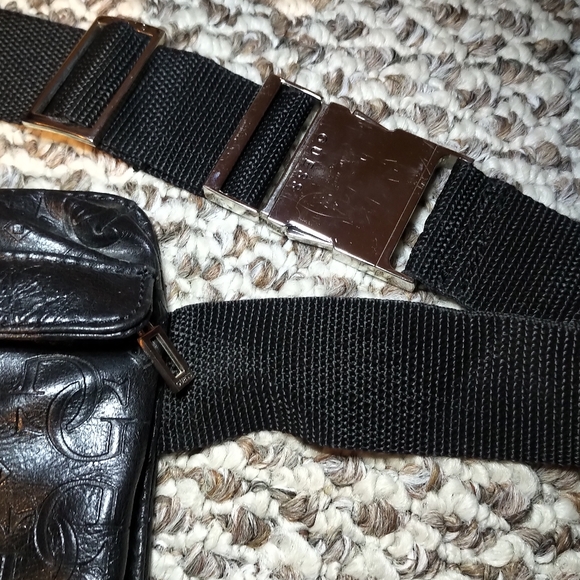 Guess engraved leather cross body adjustable purse - Picture 3 of 4